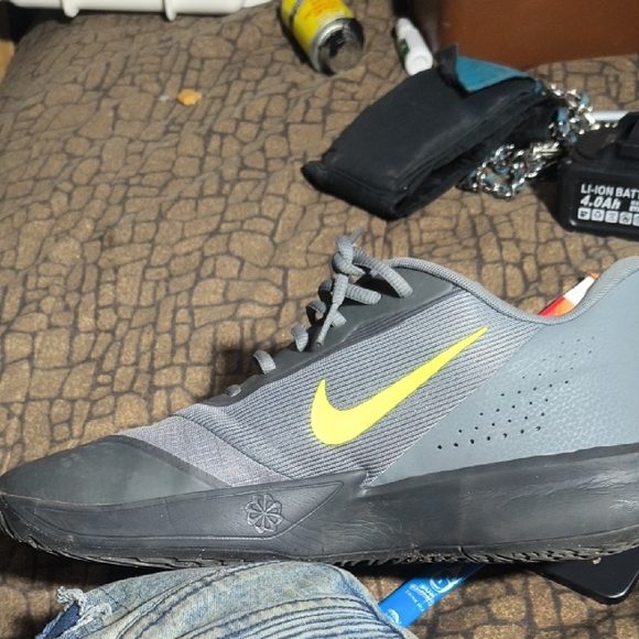 Nike Men\'s Athletic Shoes Light Gray Upper with Black Sole main image 4